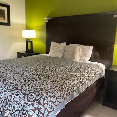 Regency Inn Пери Екстериор снимка