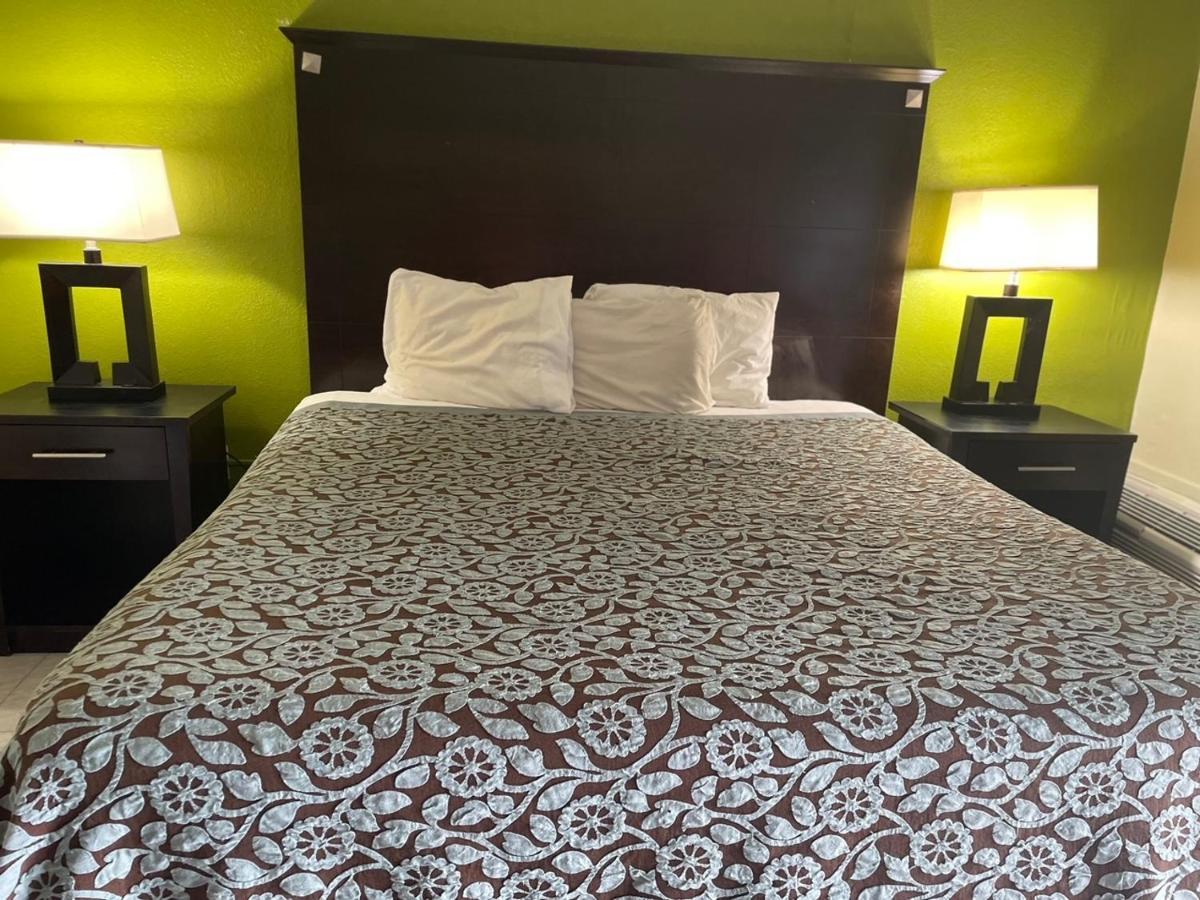 Regency Inn Пери Екстериор снимка